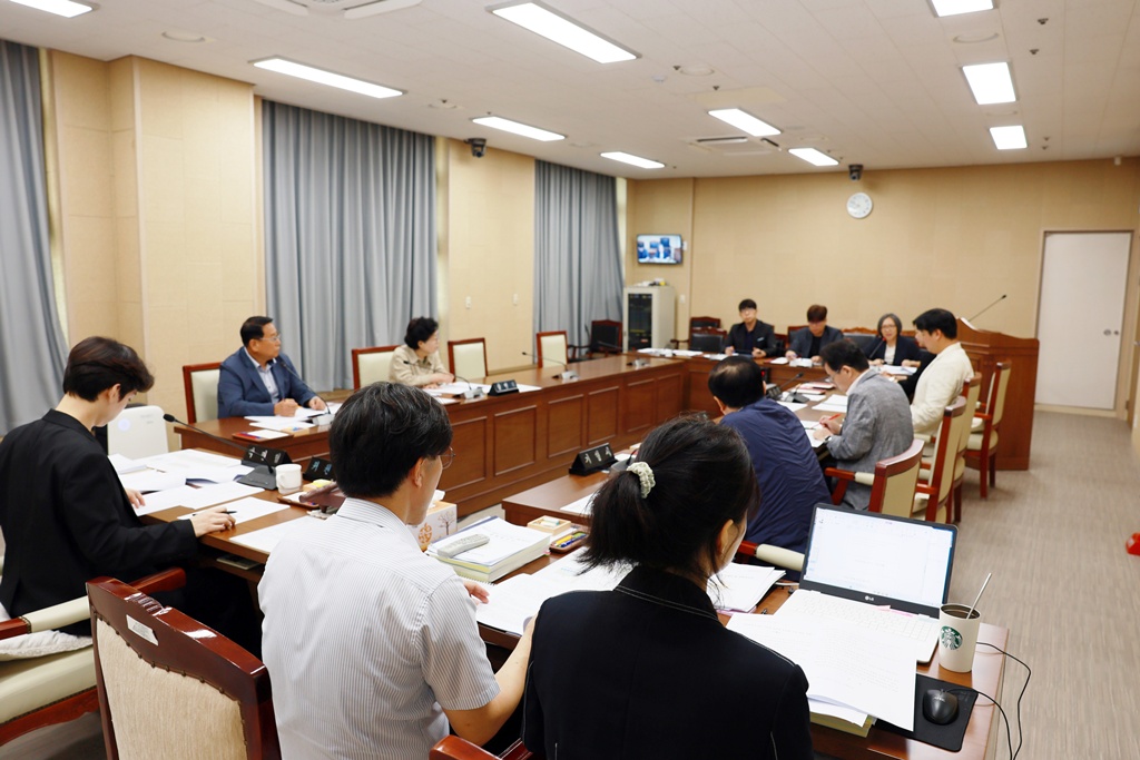 '제274회 연수구의회(임시회) 제1차 운영위원회/ 2025.09.04(목)' 게시글의 사진(11) '5D9A8360.JPG'