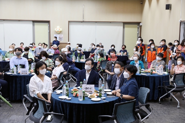'함박종합사회복지관"복날행사" 위풍당닭' 게시글의 사진(7) '22072517193489736.jpg' '함박종합사회복지관"복날행사" 위풍당닭' 게시글의 사진(7) '22072517193489736.jpg'