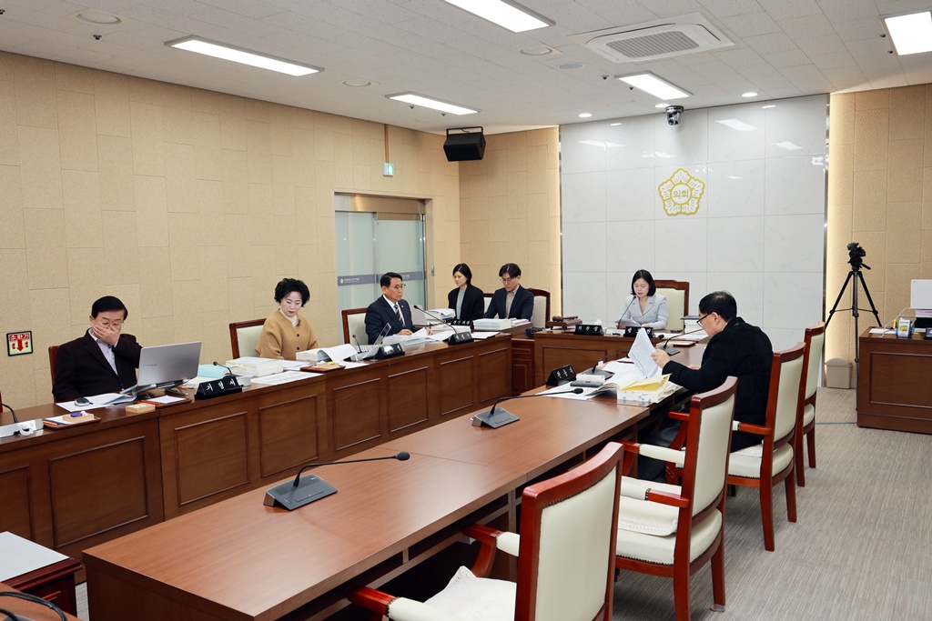 '제276회 연수구의회(정례회) 자치도시위원회_2025년도 행정사무감사/ 2025.11.20(목)~11.27(목)' 게시글의 사진(9) '5D9A6237.JPG'