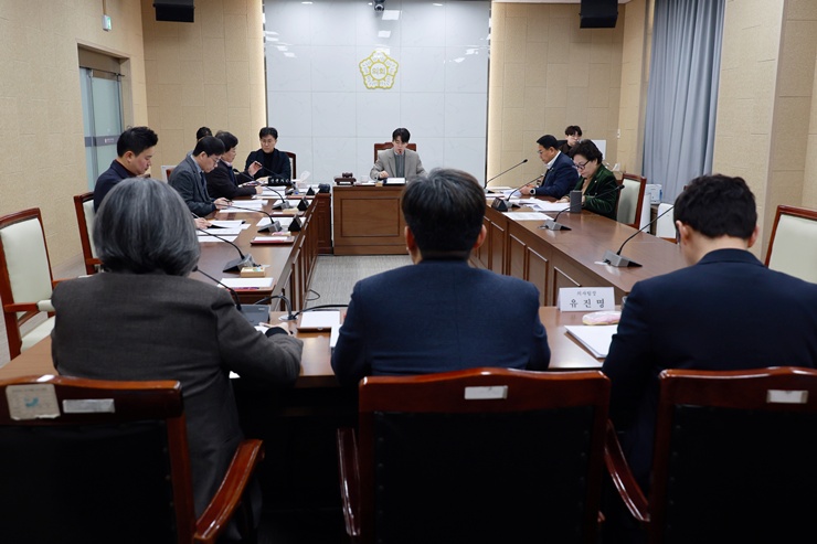 '제277회 연수구의회(임시회) 제1차 운영위원회 / 2026.2.2(월)' 게시글의 사진(6) '5D9A3148.JPG'