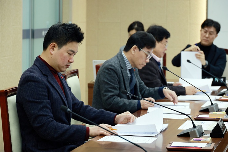 '제277회 연수구의회(임시회) 제1차 운영위원회 / 2026.2.2(월)' 게시글의 사진(8) '5D9A3227.JPG'