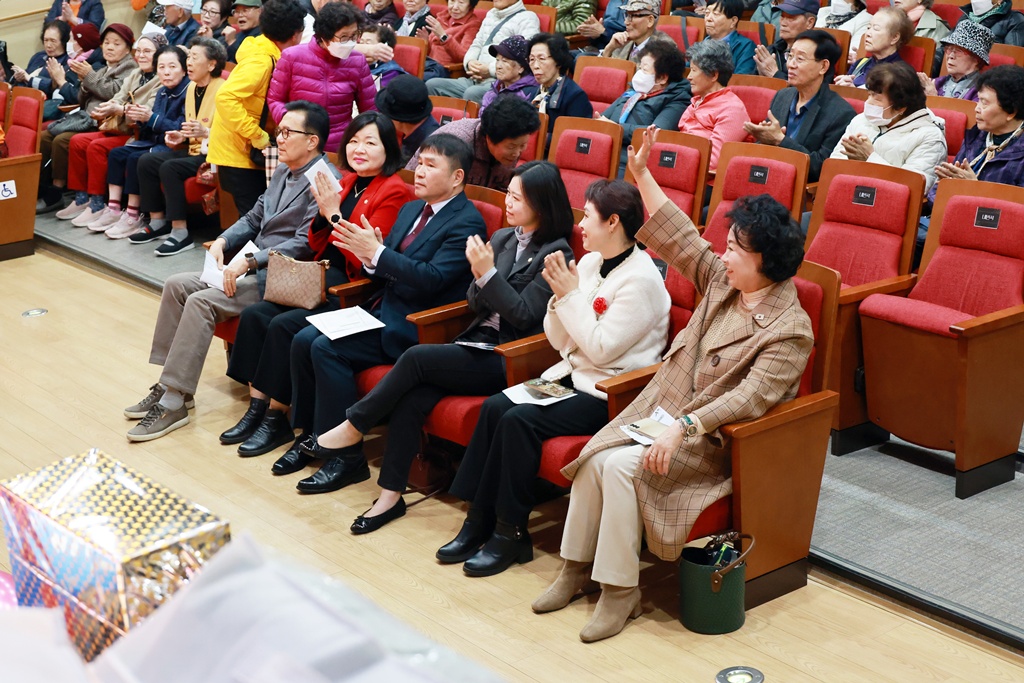 '제13회 경로당 여가문화보급사업 작품발표회 '그루터기의 꿈'/ 2025.11.06(목)' 게시글의 사진(2) '5D9A4543.JPG'