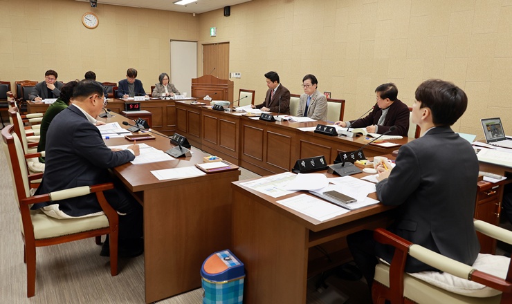 '제276회 연수구의회(정례회) 제2차 운영위원회_2026년도 세입·세출 예산안 심사 / 2025년 12월5일(금)' 게시글의 사진(12) '5D9A9098.JPG'