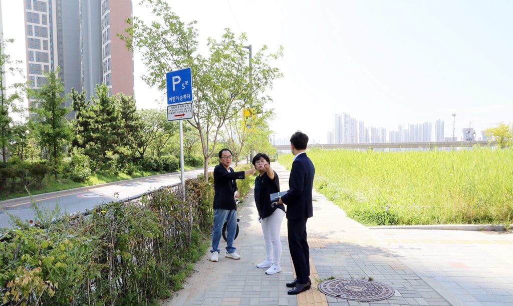 '송담초등학교 앞 민원 현장 방문' 게시글의 사진(4) '1I0A1409.JPG'