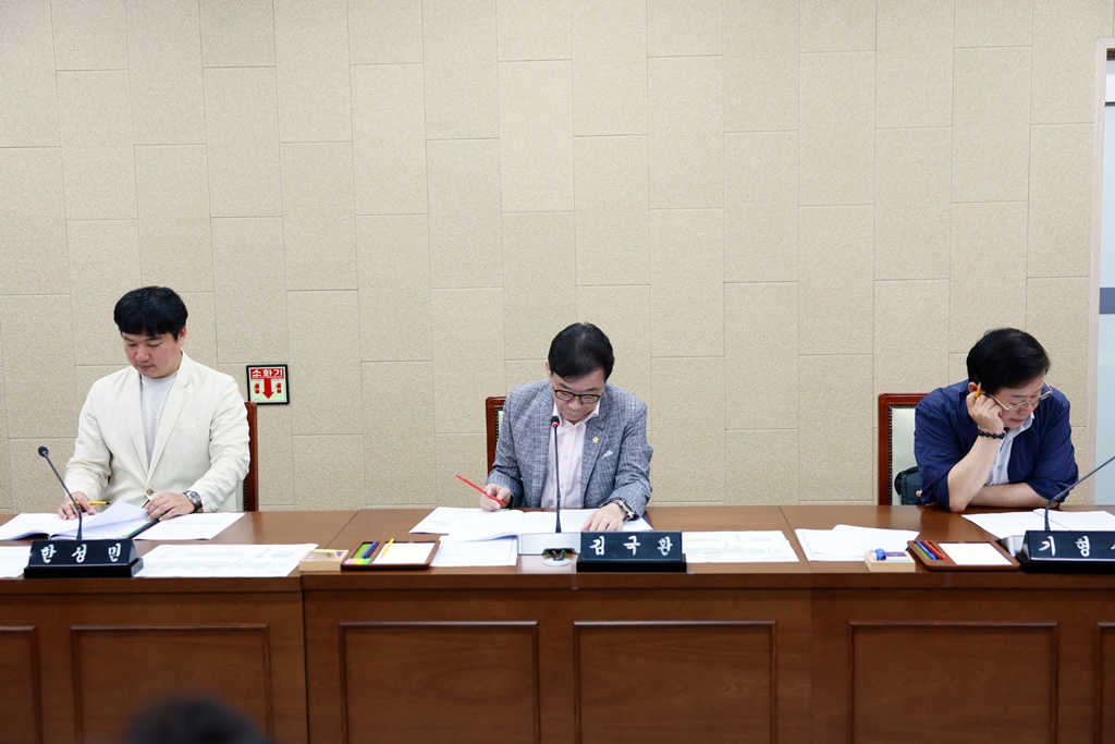 '제274회 연수구의회(임시회) 제1차 운영위원회/ 2025.09.04(목)' 게시글의 사진(9) '5D9A8348.JPG'