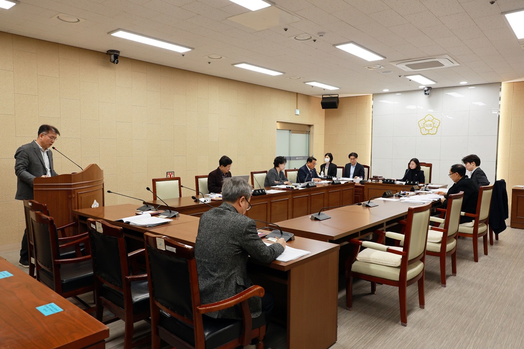 '제276회 연수구의회(정례회) 자치도시위원회_2025년도 행정사무감사/ 2025.11.20(목)~11.27(목)' 게시글의 사진(4) '5D9A6195.JPG'