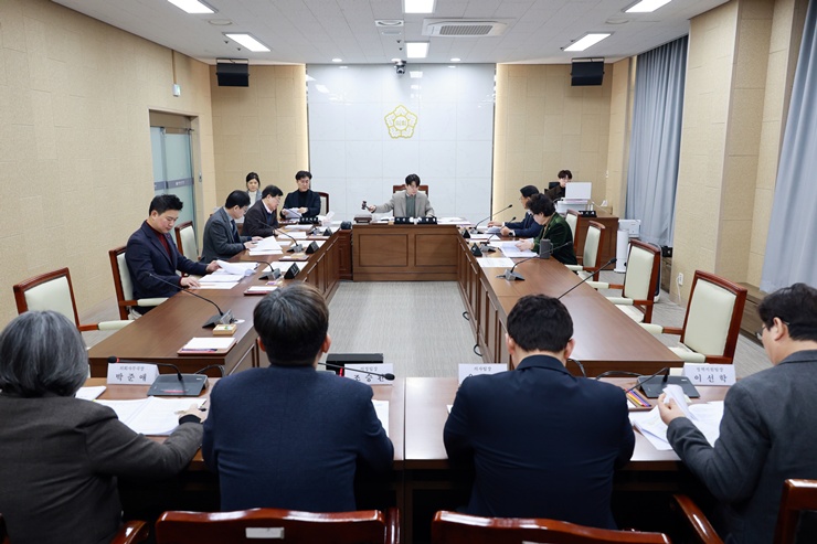 '제277회 연수구의회(임시회) 제1차 운영위원회 / 2026.2.2(월)' 게시글의 사진(16) '5D9A3309.JPG'