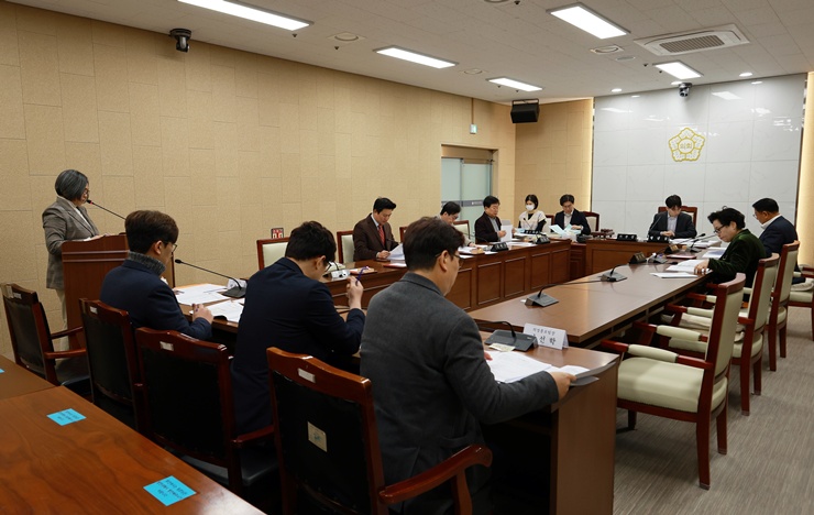 '제276회 연수구의회(정례회) 제2차 운영위원회_2026년도 세입·세출 예산안 심사 / 2025년 12월5일(금)' 게시글의 사진(2) '5D9A8999.JPG'