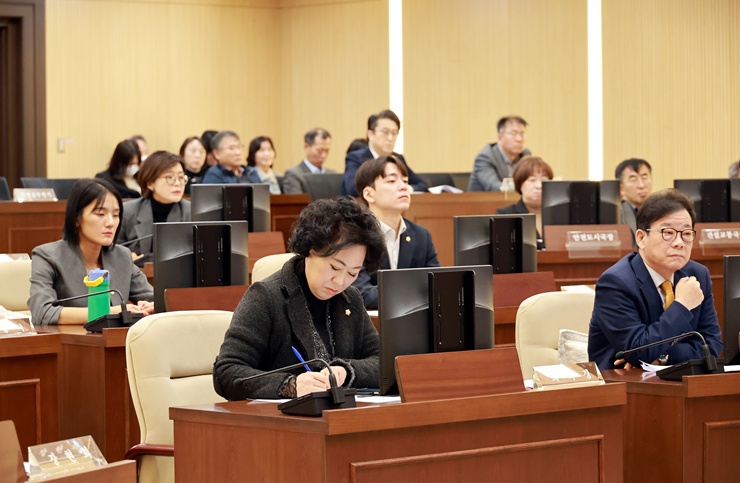 '제276회 연수구의회(정례회) 제 2차 본회의 / 2025년 12월4일(목)' 게시글의 사진(19) '1I0A2889.JPG'