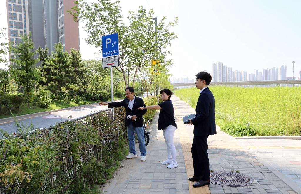 '송담초등학교 앞 민원 현장 방문' 게시글의 사진(3) '1I0A1405.JPG'