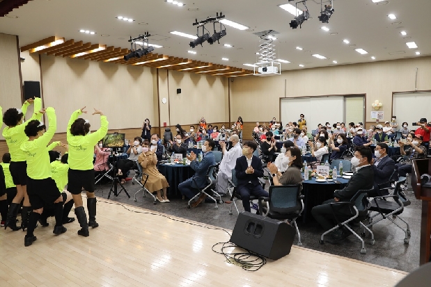 '함박종합사회복지관"복날행사" 위풍당닭' 게시글의 사진(6) '22072517193489557.jpg' '함박종합사회복지관"복날행사" 위풍당닭' 게시글의 사진(6) '22072517193489557.jpg'