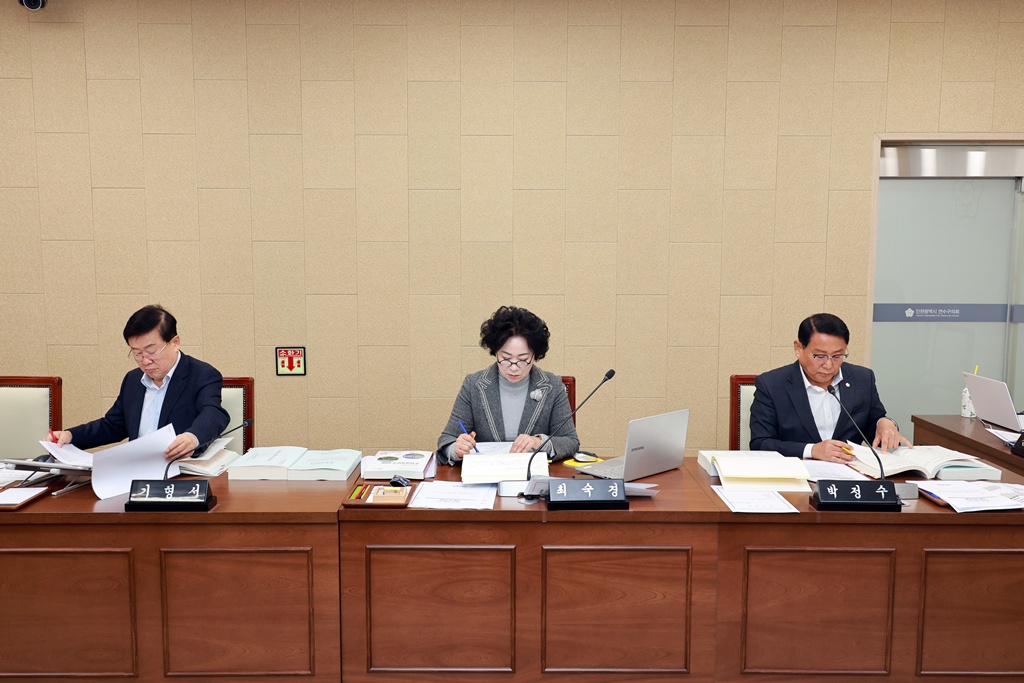 '제276회 연수구의회(정례회) 자치도시위원회_2025년도 행정사무감사/ 2025.11.20(목)~11.27(목)' 게시글의 사진(13) '5D9A6698.JPG'