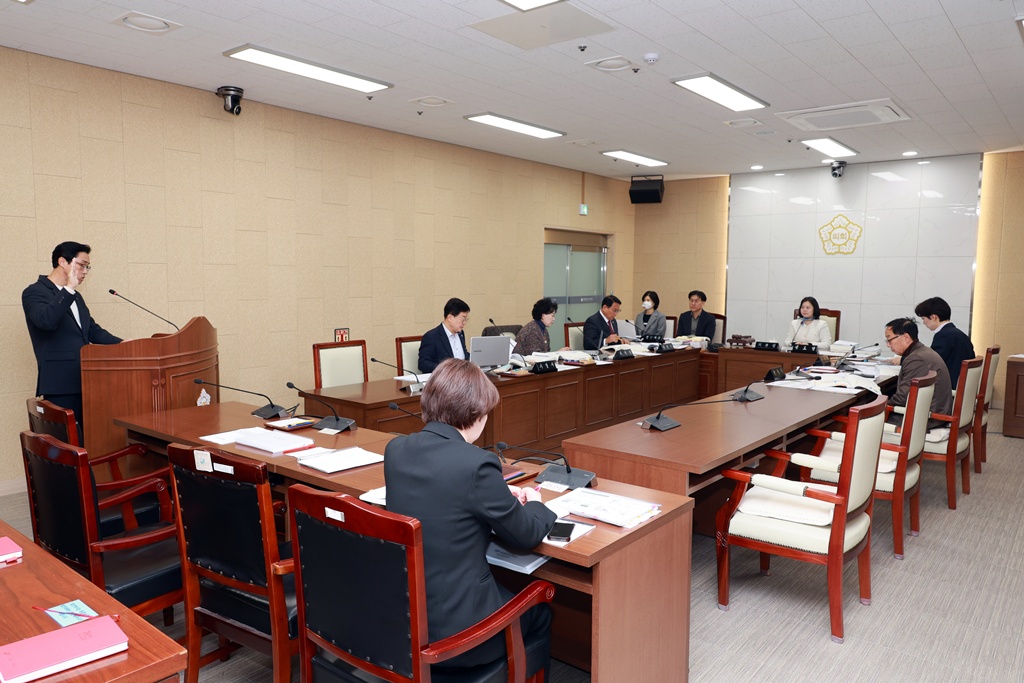 '제276회 연수구의회(정례회) 자치도시위원회_2025년도 행정사무감사/ 2025.11.20(목)~11.27(목)' 게시글의 사진(34) '5D9A7185.JPG'