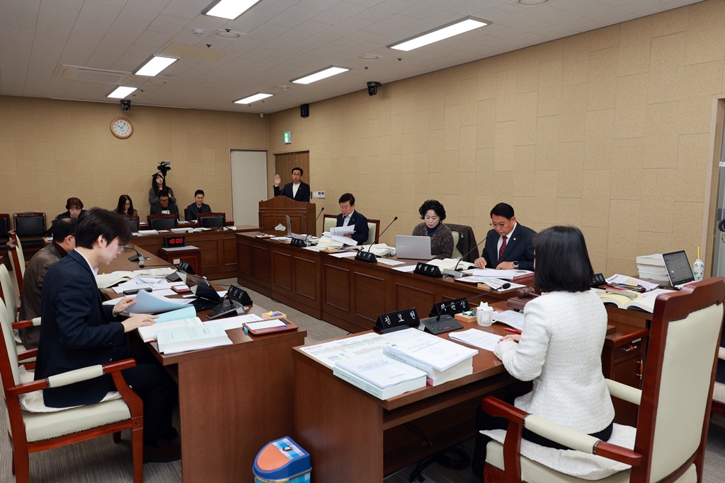 '제276회 연수구의회(정례회) 자치도시위원회_2025년도 행정사무감사/ 2025.11.20(목)~11.27(목)' 게시글의 사진(35) '5D9A7193.JPG'