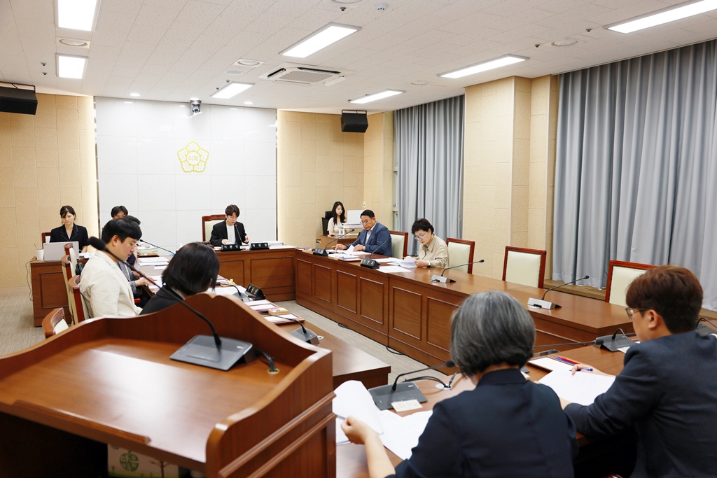 '제274회 연수구의회(임시회) 제1차 운영위원회/ 2025.09.04(목)' 게시글의 사진(13) '5D9A8377.JPG'