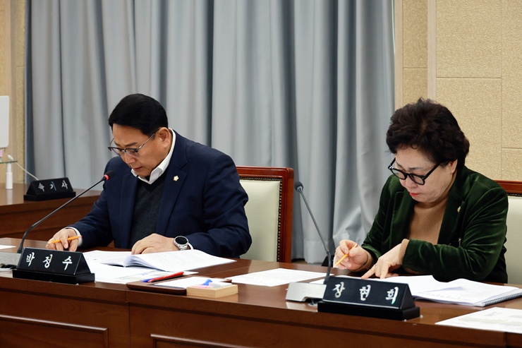 '제277회 연수구의회(임시회) 제1차 운영위원회 / 2026.2.2(월)' 게시글의 사진(3) '5D9A3039.JPG'