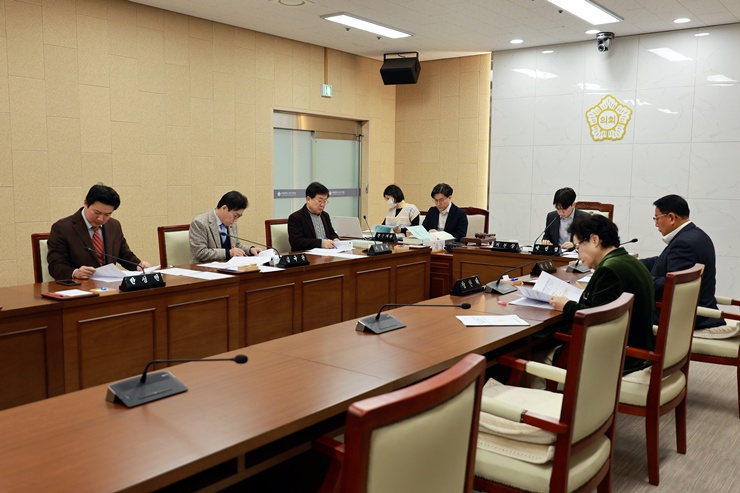 '제276회 연수구의회(정례회) 제2차 운영위원회_2026년도 세입·세출 예산안 심사 / 2025년 12월5일(금)' 게시글의 사진(4) '5D9A9010.JPG'