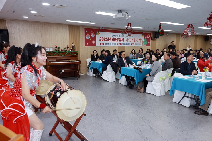 '선학종합사회복지관 2025년 송년행사 '마음으로 잇다'/ 2025년 12월 2일(화)' 게시글의 사진(1) '5D9A8396.JPG'