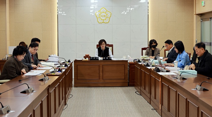 '제276회 연수구의회(정례회) 예산결산특별위원회 / 2025년 12월2일(화)' 게시글의 사진(2) '5D9A8204.JPG'