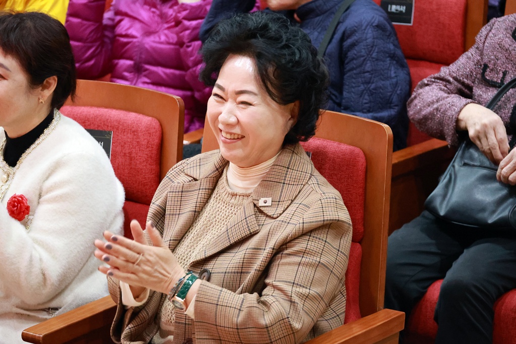 '제13회 경로당 여가문화보급사업 작품발표회 '그루터기의 꿈'/ 2025.11.06(목)' 게시글의 사진(6) '5D9A4569.JPG'