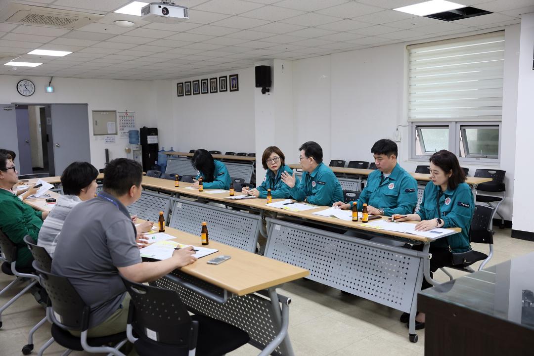 '제273회 연수구의회(정례회) 기획복지위원회 현장방문(인천연수지역자활센터, 연수구노인교실, 선학별빛도서관)/ 2025.06.13(금)' 게시글의 사진(8) '5D9A8649.JPG'