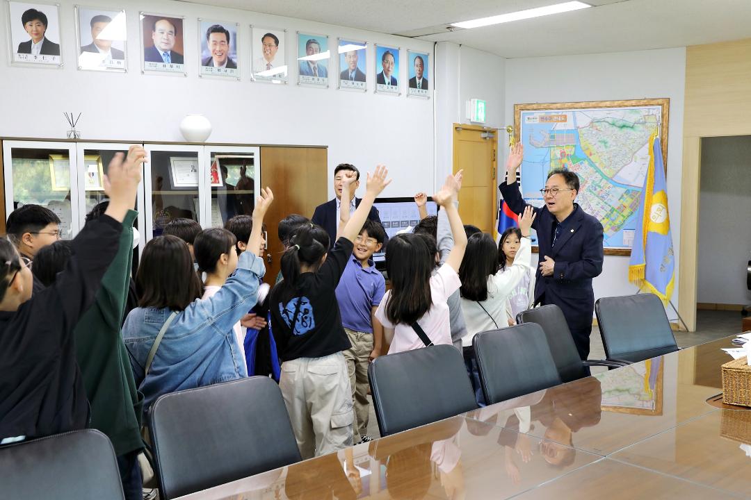'의회견학 체험(연성초등학교 4학년6반) / 2024.05.16.(목)' 게시글의 사진(14) '00002742.JPG'