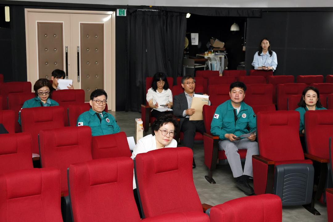 '제273회 연수구의회(정례회) 기획복지위원회 현장방문(인천연수지역자활센터, 연수구노인교실, 선학별빛도서관)/ 2025.06.13(금)' 게시글의 사진(17) '5D9A8843.JPG'