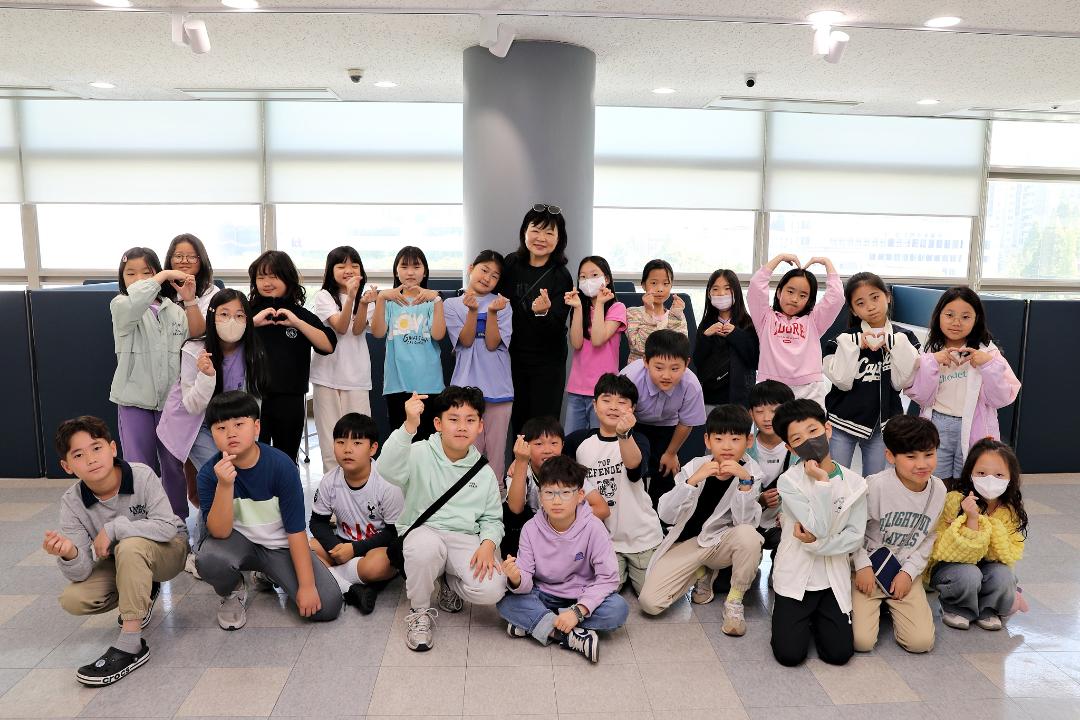 '의회견학 체험(연성초등학교 4학년4반) / 2024.05.13.(월)' 게시글의 사진(15) '00002624.JPG'