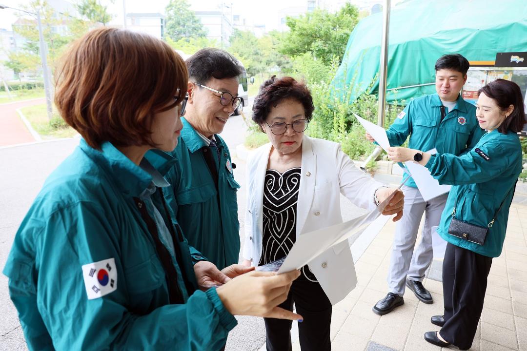 '제273회 연수구의회(정례회) 기획복지위원회 현장방문(인천연수지역자활센터, 연수구노인교실, 선학별빛도서관)/ 2025.06.13(금)' 게시글의 사진(19) '5D9A8920.JPG'
