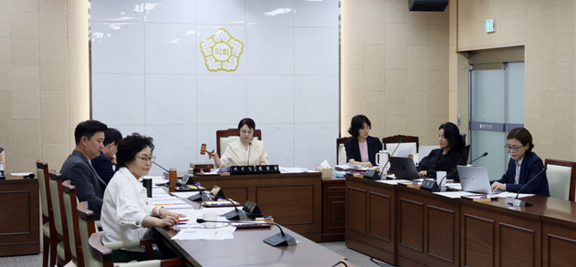 '연수구의회 기획복지위원회, 제273회 정례회 조례안 등 9건 안건 심사' 게시글의 사진(1) '(사진자료)연수구의회 기획복지위원회, 제273회 정례회 조례안 등 9건 안건 심사.png'