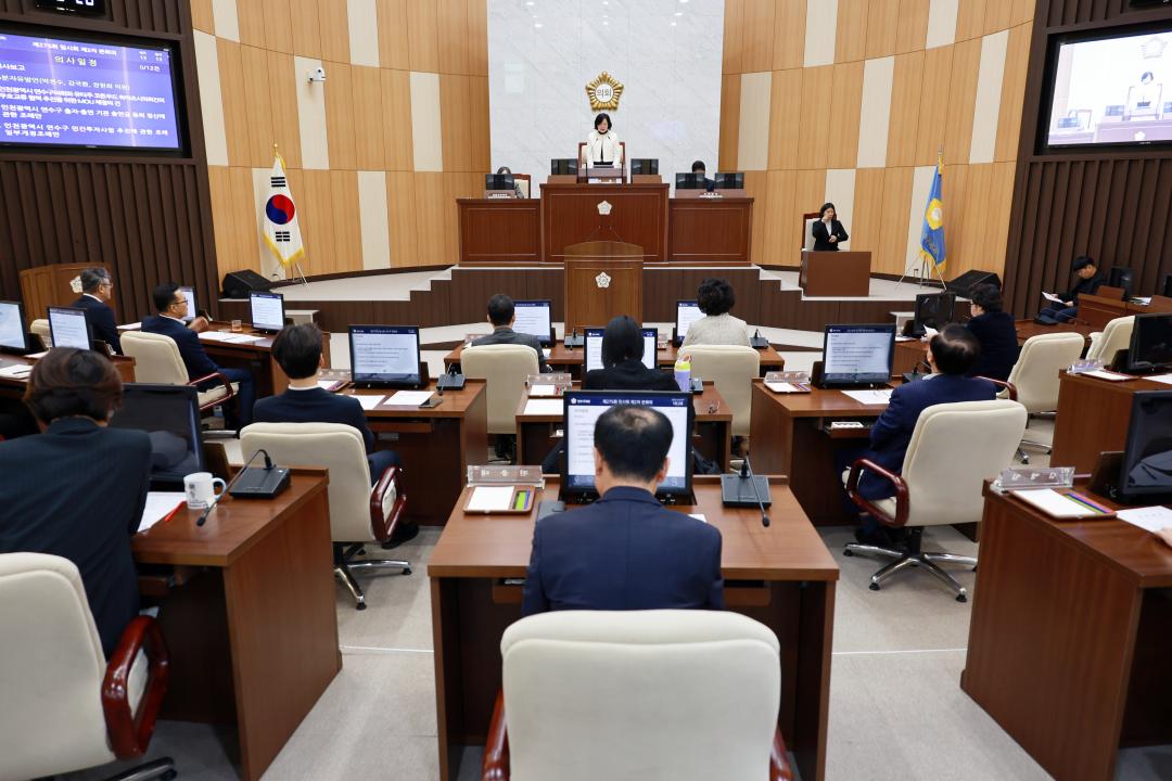 '연수구의회, 제275회 임시회 폐회' 게시글의 사진(6) '(사진자료6)연수구의회, 제275회 임시회 폐회_제2차본회의.jpg'