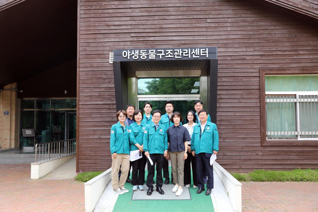 '연수구의회 자치도시위원회, 폐기물 처리 및 야생동물 보호정책 점검위해 현장방문' 게시글의 사진(2) '(사진자료)연수구의회 자치도시위원회, 폐기물 처리 및 야생동물 보호정책 점검위해 현장방문2.JPG'