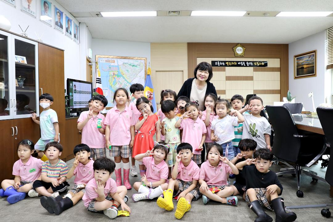 '연수구의회, 청송유치원 대상 의회 견학 추진을 통한 지방의회 역할 강조' 게시글의 사진(1) '(사진자료)연수구의회，청송유치원 대상 의회 견학 추진을 통한 지방의회 역할 강조1.JPG'