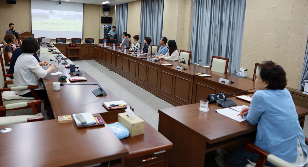 '연수구의회 의원연구단체, 향토문화 자산 이해를 위한 전문가 강의 개최' 게시글의 사진(2) '(사진자료2)연수구의회 의원연구단체, 향토문화 자산 이해를 위한 전문가 강의 개최.JPG'